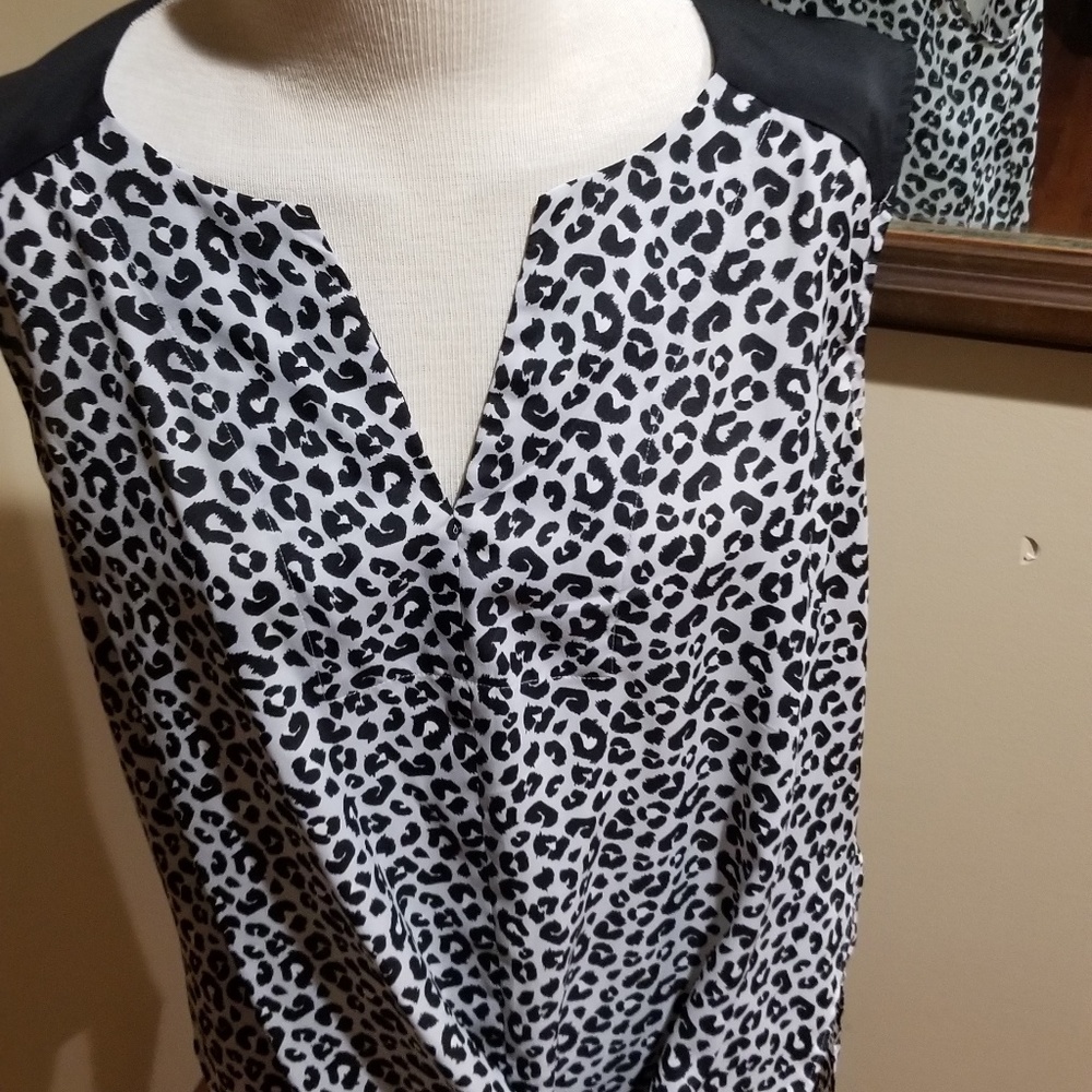 LEOPARD PRINT SLEEVELESS BLOUSE - Picture 3 of 8